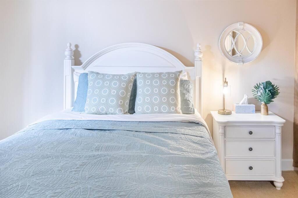 Rockaway Oceanview Condo,Steps To The Beach & Downtown,W&D, Wifi شاطئ روكواي المظهر الخارجي الصورة