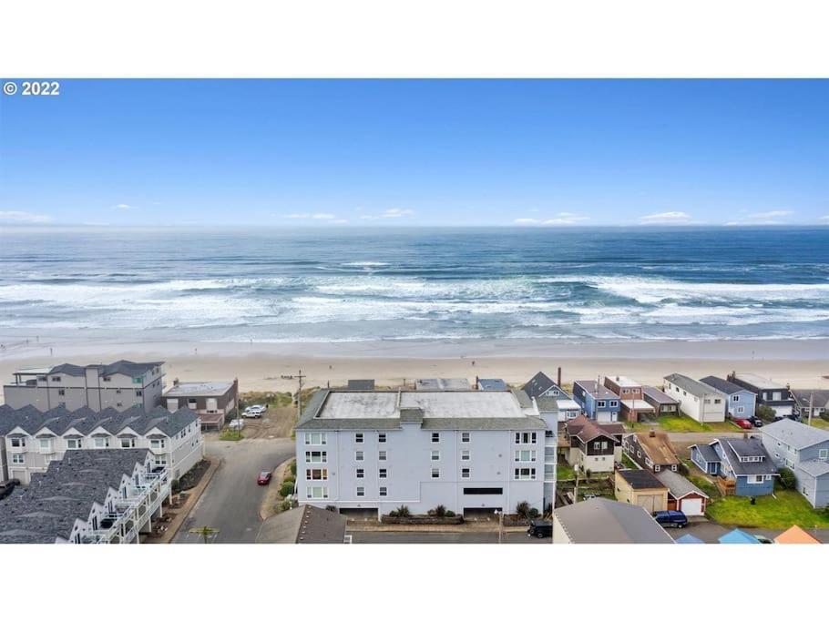 Rockaway Oceanview Condo,Steps To The Beach & Downtown,W&D, Wifi شاطئ روكواي المظهر الخارجي الصورة